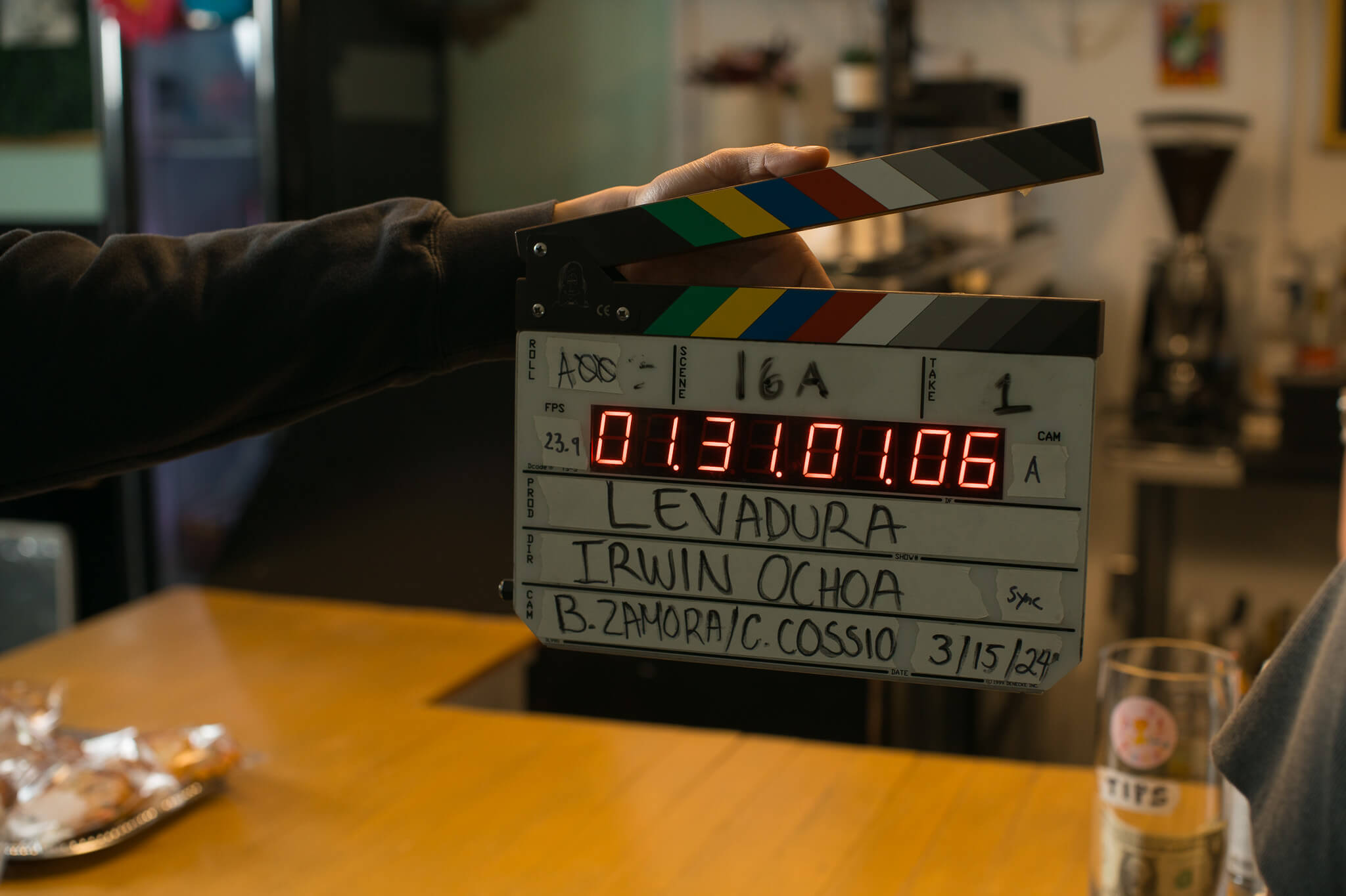 a directing slate with the word levadura on it