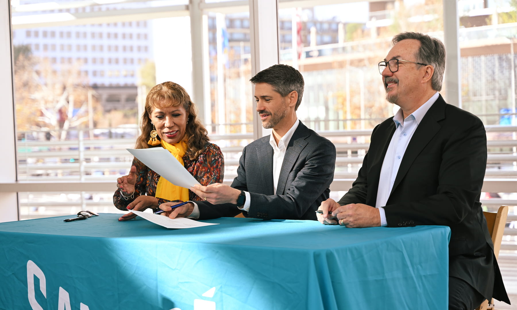 JSU ​​​​President Cynthia Teniente-Matson, San José Mayor Matt Mahan and NVIDIA Vice President of Corporate Marketing and Developer Programs Greg Estes sign an MOU