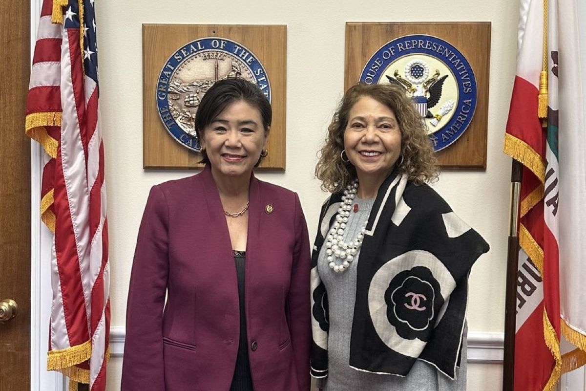 In Washington, D.C. on February 11, 2025, Chancellor García spent the day meeting with congressional leaders, including Representative Judy Chu, to discuss the importance of federal investments to support students in California public higher education. 