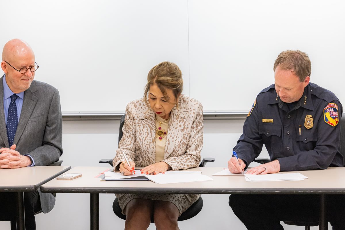 Chancellor García and California State Fire Marshal Daniel Berlant signed a memorandum of understanding between the CSU and CAL FIRE at the Chancellor’s Office May 17, 2024.