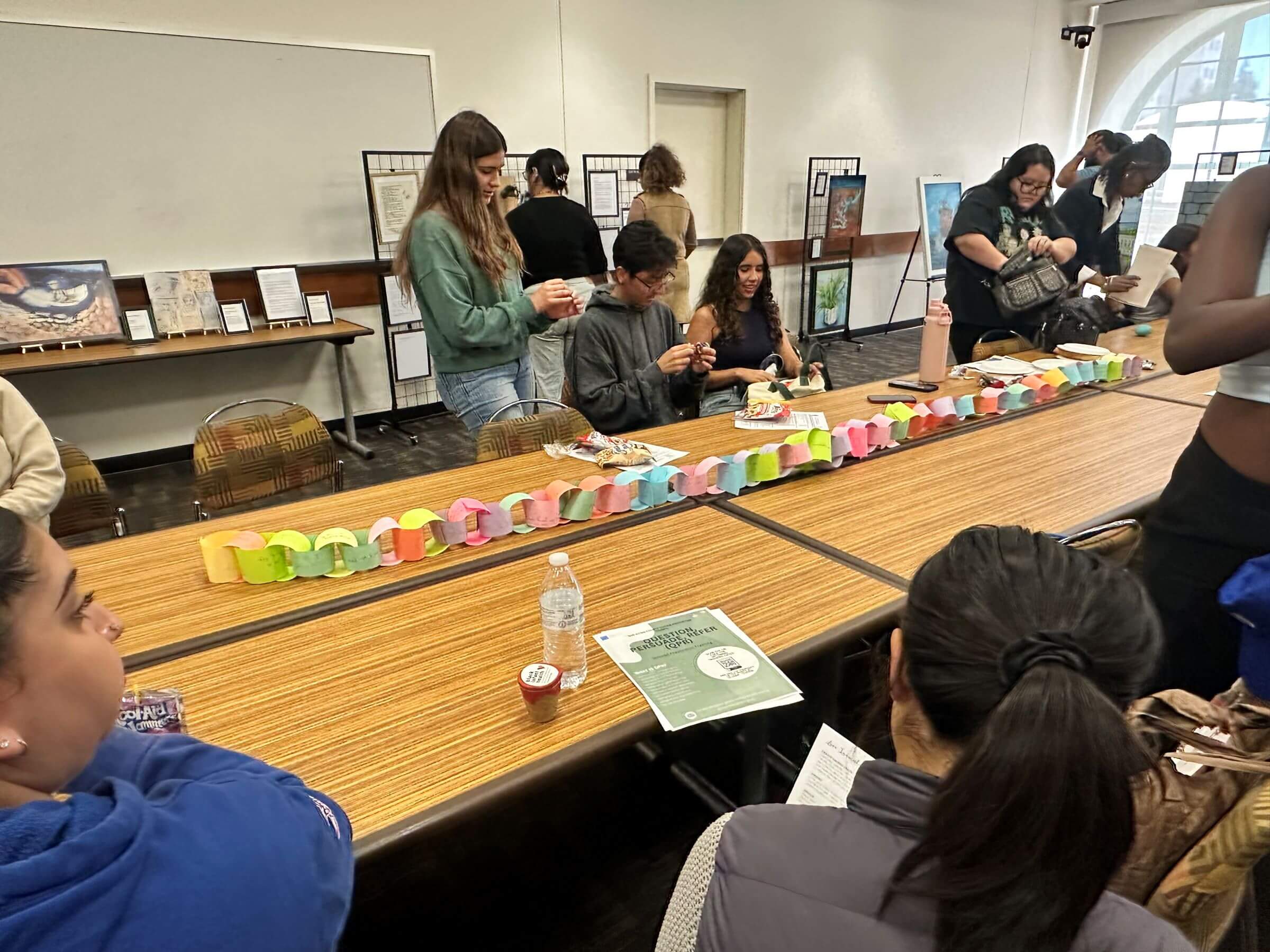 participants make a paper chain